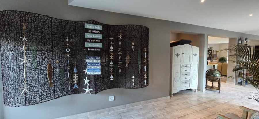 6 Bedroom Property for Sale in Glentana Western Cape
